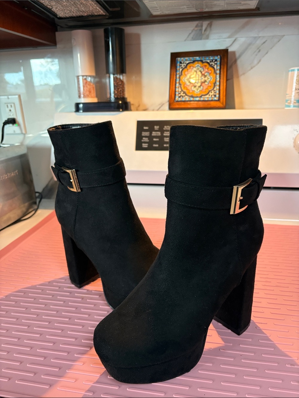 CHASE & CHLOE BLACK BOOTS 7 1/2